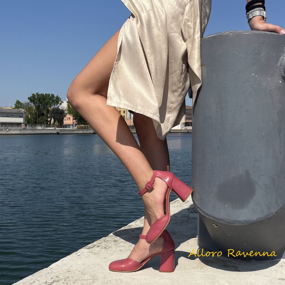 scarpe tacco grosso largo in vera pelle rosa geranio cinturino caviglia regolabile donna 1