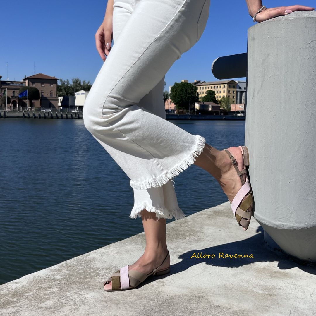 chanel chanelline flat basse senza tacco intrecciate camoscio colorato tricolor tricolore rosa cipria fango tortora colori neutri versatile sandali estate donna 1